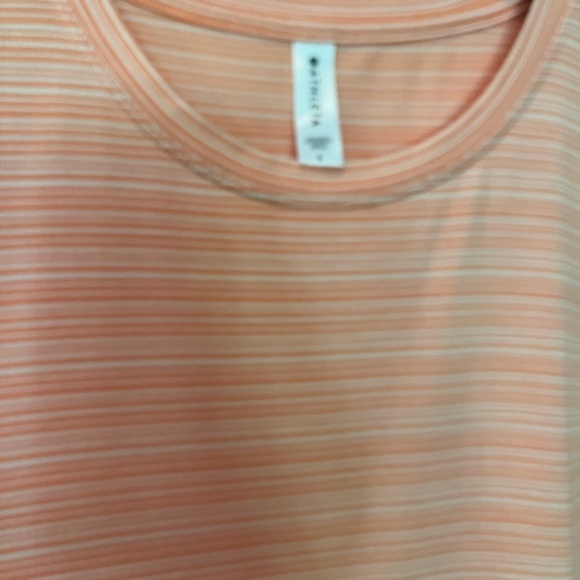 Athleta Active Top Ladies Size Large EUC Peachy Cream Striped Lightweight Layer - Picture 3 of 6